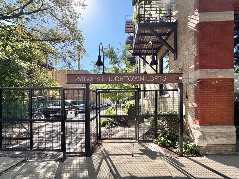 Building Photo - 2511 W Moffat St