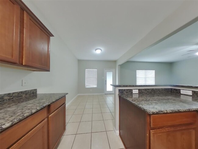 Building Photo - 2123 Golden Topaz Dr