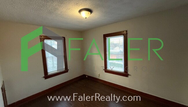 Building Photo - 1725-1727 Brookline