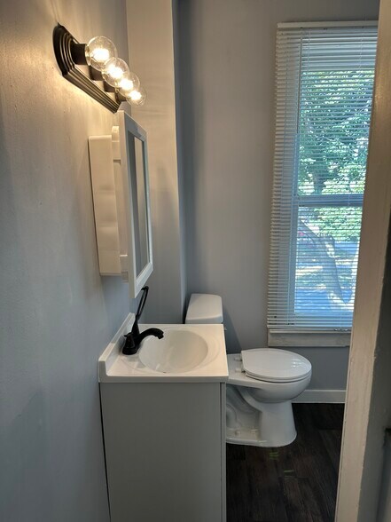 Bathroom - 1101 N 6th St