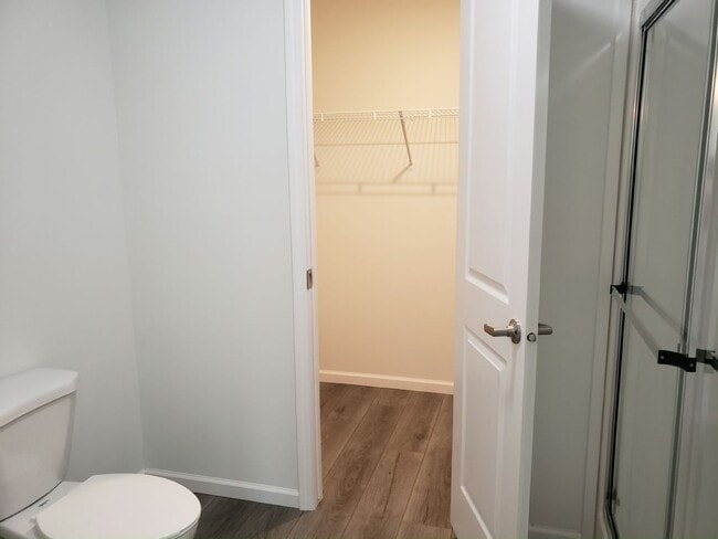 Building Photo - 30020 Pineview Cir