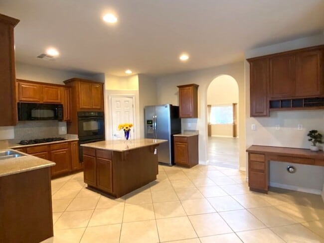 Building Photo - Available on July 31, 2025 For Viewing. Su...