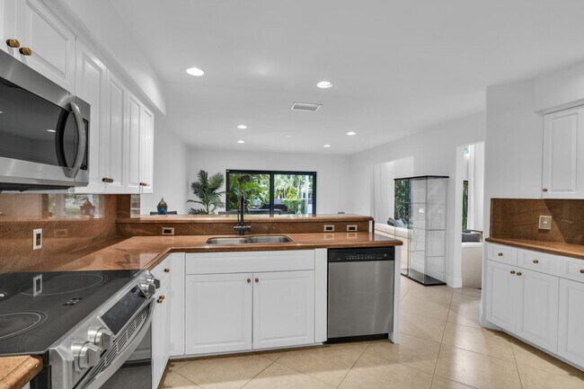 Building Photo - 753 Villa Portofino Cir
