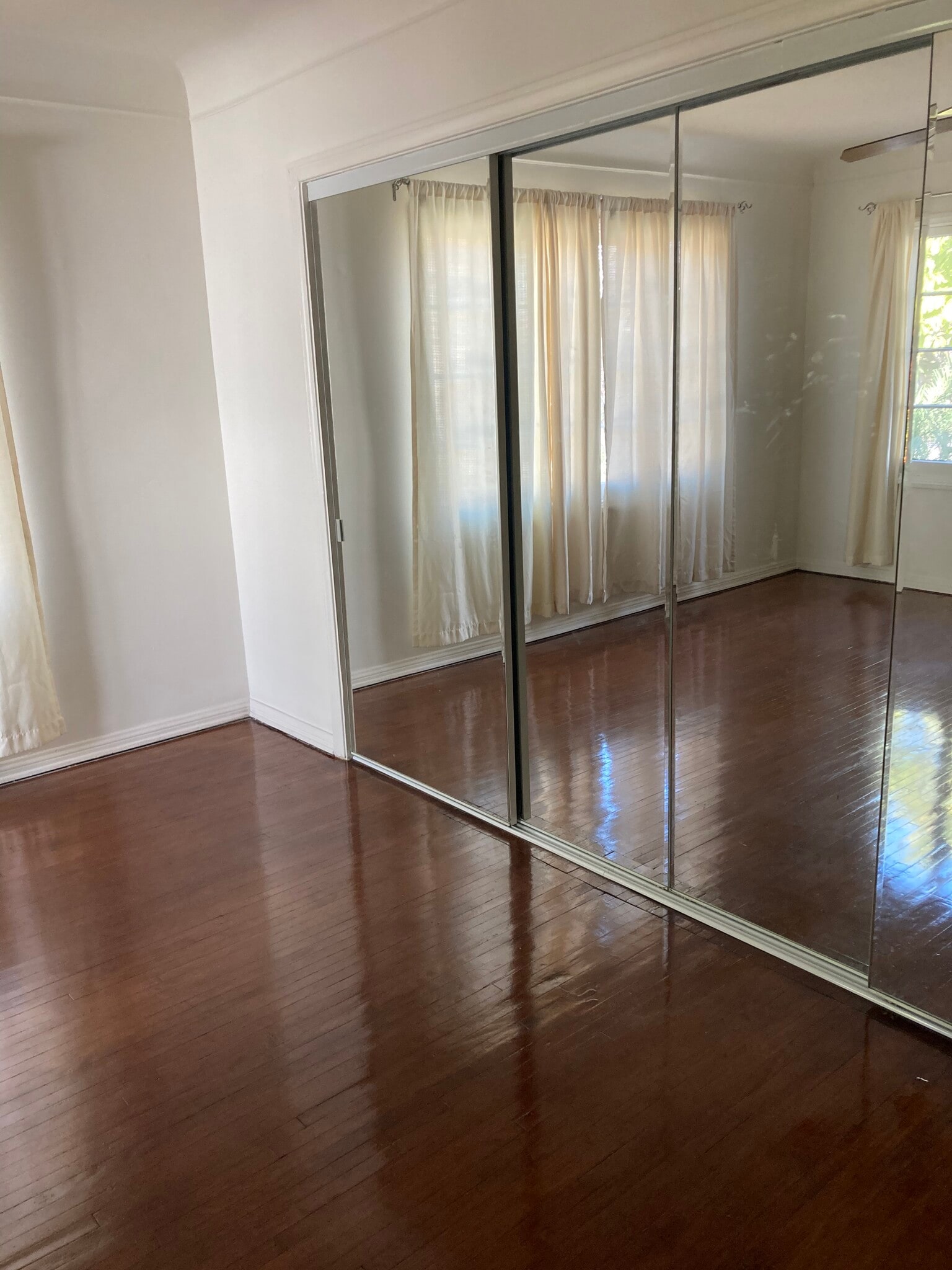 Bedroom with mirror doors closet - 2423 St George St