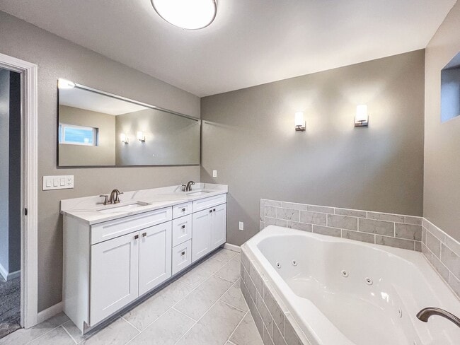 Building Photo - 13128 12th Dr SE