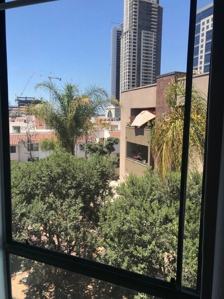 View to your left out your window. Catch the Midway fireworks!! - 850 State St