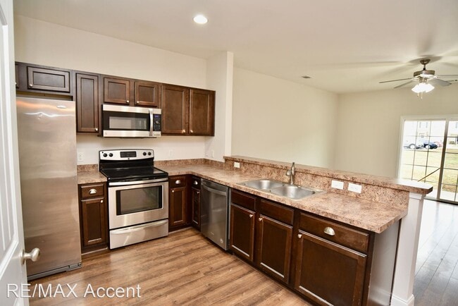 Building Photo - 3 br, 2.5 bath House - 325 Canyon Oak Loop