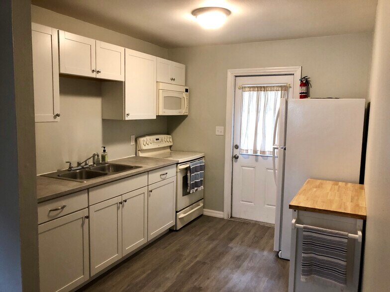 Building Photo - 9803 N Aster Ave