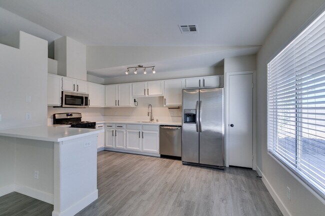 Building Photo - Charming Single-Story 3 bed Home with RV P...