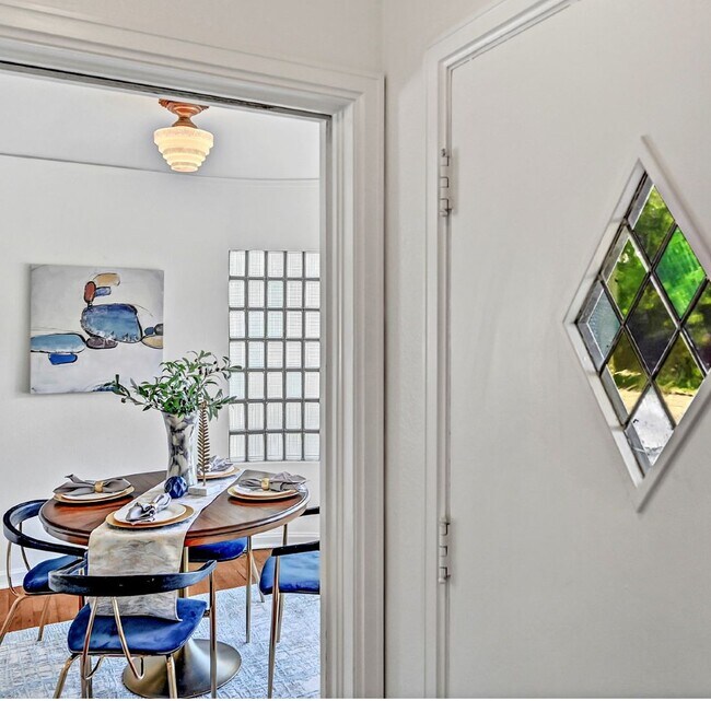 Building Photo - 1 Bedroom, 1 Shared Bath, Common Area Shar...