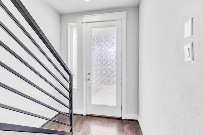 Building Photo - 3309 Baron St