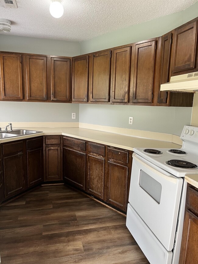 Building Photo - 1019 Brenham Ln