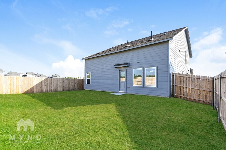 Building Photo - 2700 Mistwood Dr