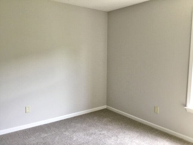 Building Photo - 3 Bedroom in Glenn Eagle Subdivision!