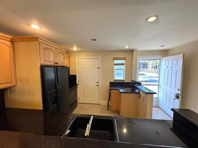 Building Photo - 4500 N Flagler Dr