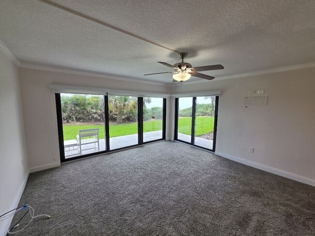 Building Photo - Direct Beach front 2 Bedroom 2 Bathroom Condo