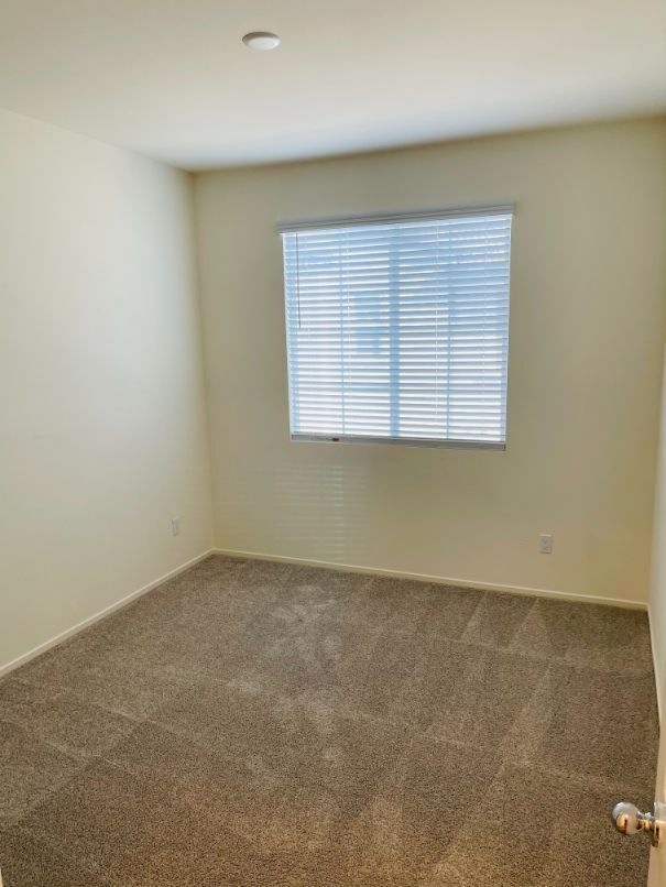 Building Photo - 30316 Town Square Dr