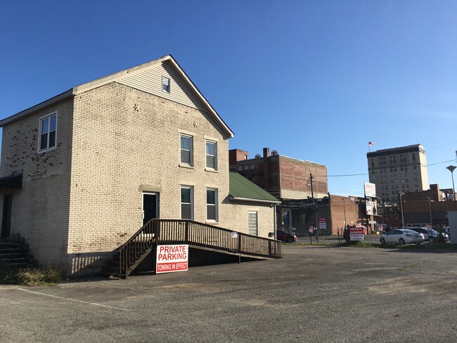 Building Photo - 1512 Front St