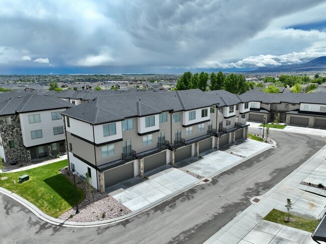 Building Photo - 2058 N Harvest Vlg Ln