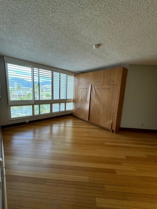 Building Photo - LILIUOKALANI GARDENS, STUDIO/1/1, FULL KITCHEN, GARDEN VIEWS