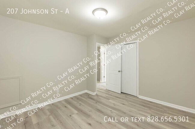 Building Photo - 207 Johnson St