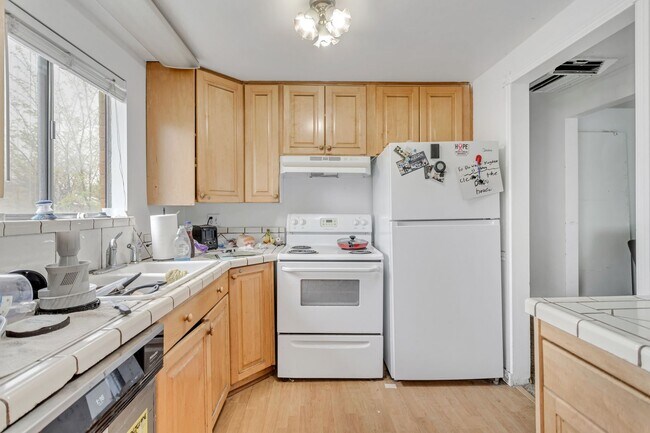 Building Photo - 8177 Darin St