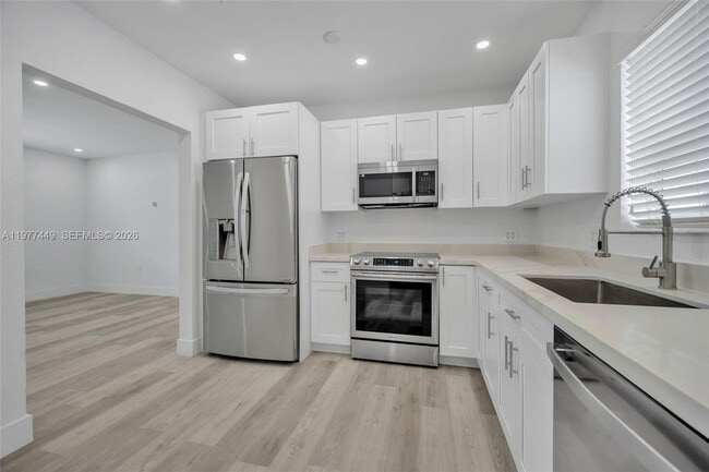 Building Photo - 1401 NE 152nd St