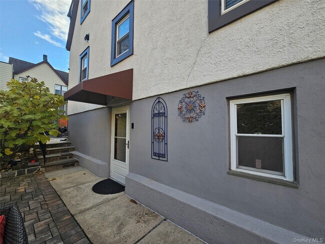 Building Photo - 156 Beechwood Ave