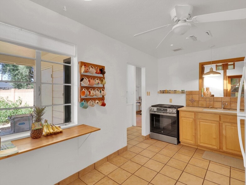 Building Photo - 1022 E Keim Dr