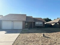 Building Photo - 3 Bed 2 Bath Ready to Rent ASAP