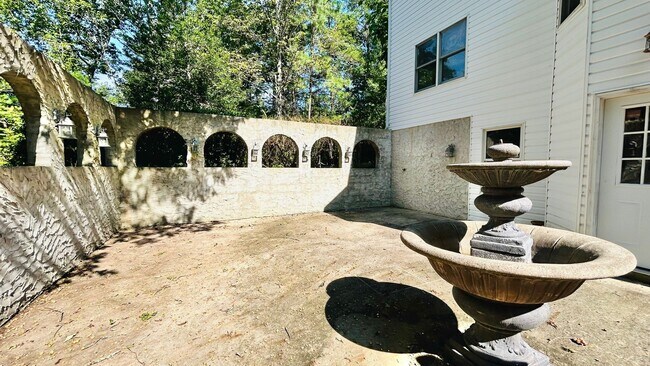 Building Photo - 8+ PRIVATE ACRES - KING GEORGE