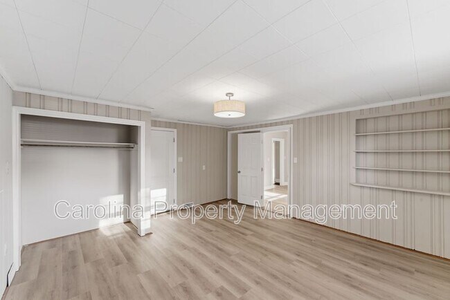 Building Photo - 2405 Greenland Ave