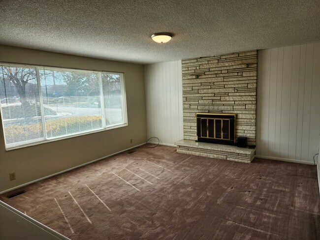 Building Photo - Great 4 Bd 2 Ba Home in Taylorsville