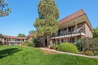 Building Photo - Bright & Inviting 2 Bedroom Condo in Denver
