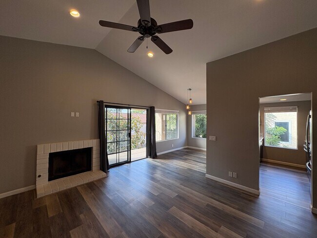 Building Photo - Modern 2BD/2BA San Marcos Condo w/ In-Unit...