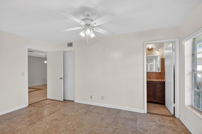 Building Photo - 374 Bennington Ln