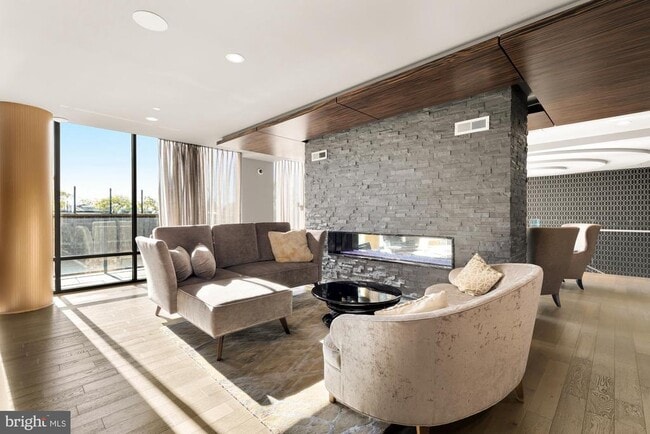 Building Photo - 45 Sutton Square SW