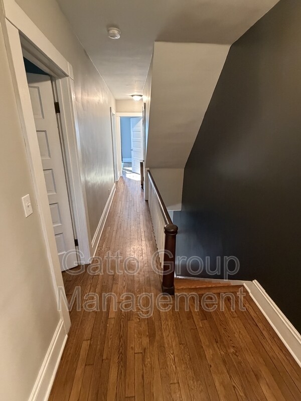 Building Photo - 1305 W 106th St