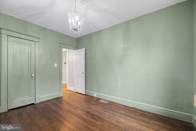 Building Photo - 5123 Crittenden St