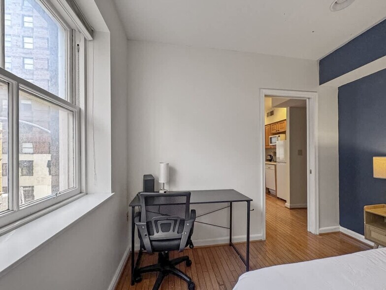 Building Photo - 1715 Schubert Aly