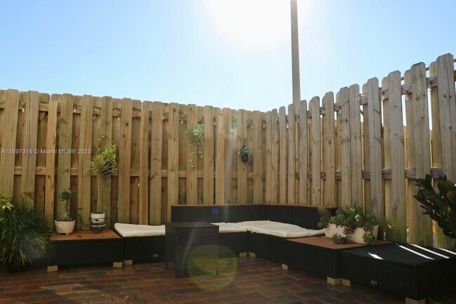 Building Photo - 7819 NW 104th Ave