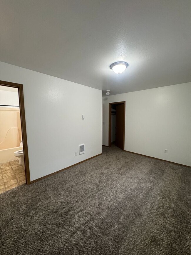 Building Photo - y90312