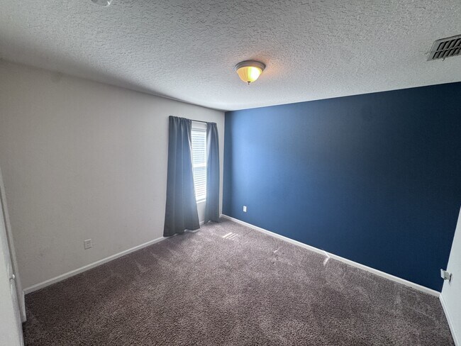 Building Photo - 15373 Bareback Dr