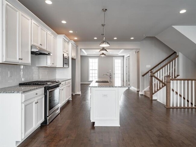 Building Photo - 3 bed 2.5 bath - Luxury Living Meets Subur...