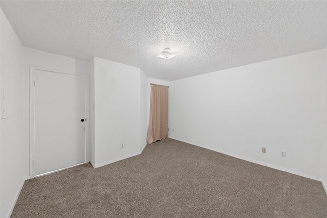 Building Photo - 2750 Holly Hall St