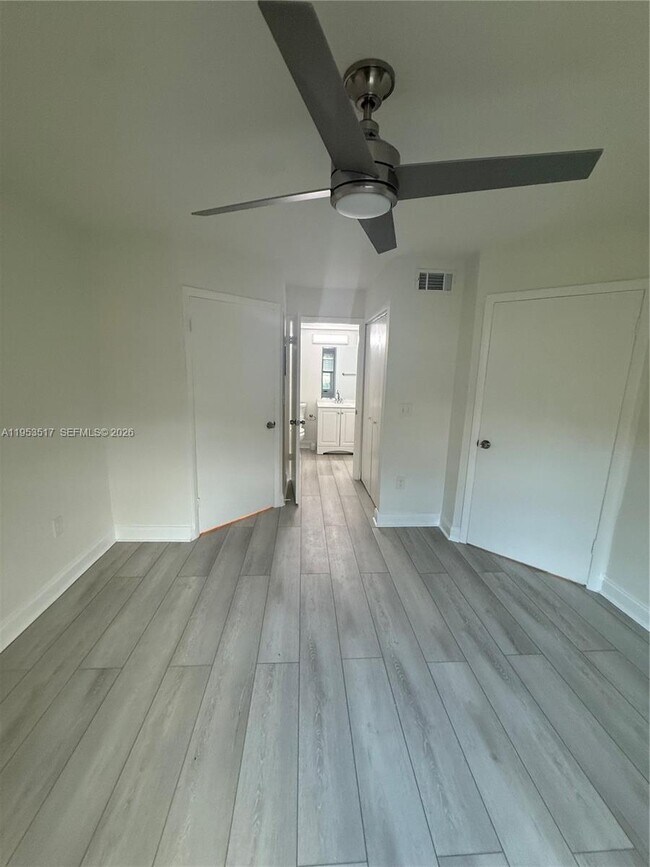 Building Photo - 4847 Via Palm Lakes