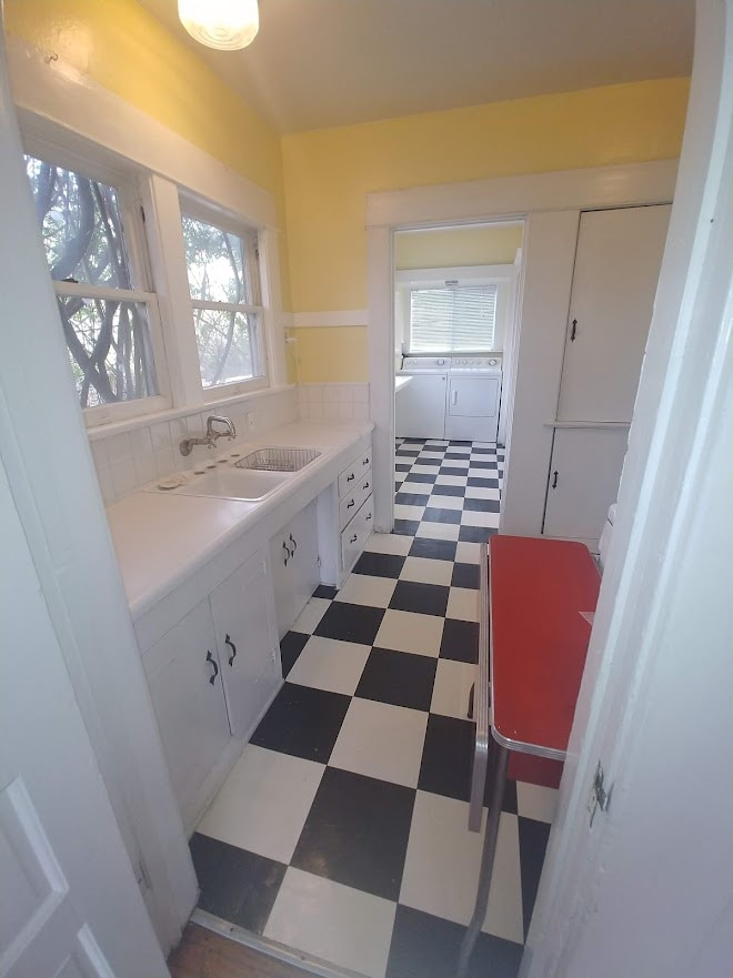 Building Photo - 4546 Kingswell Ave