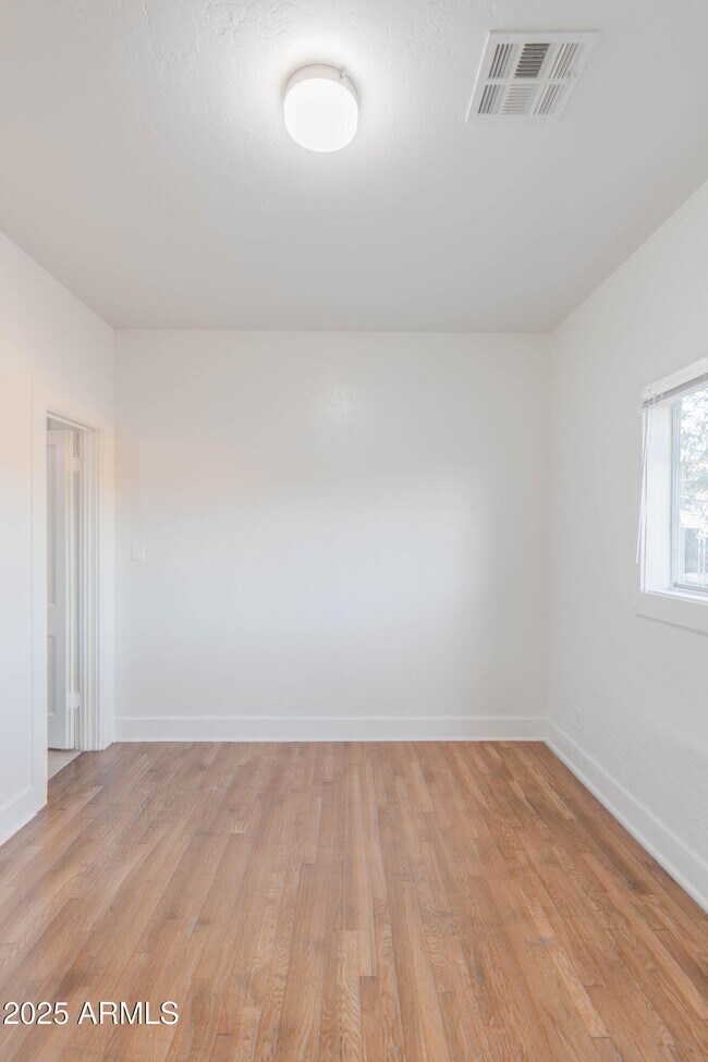 Building Photo - 2032 W Adams St