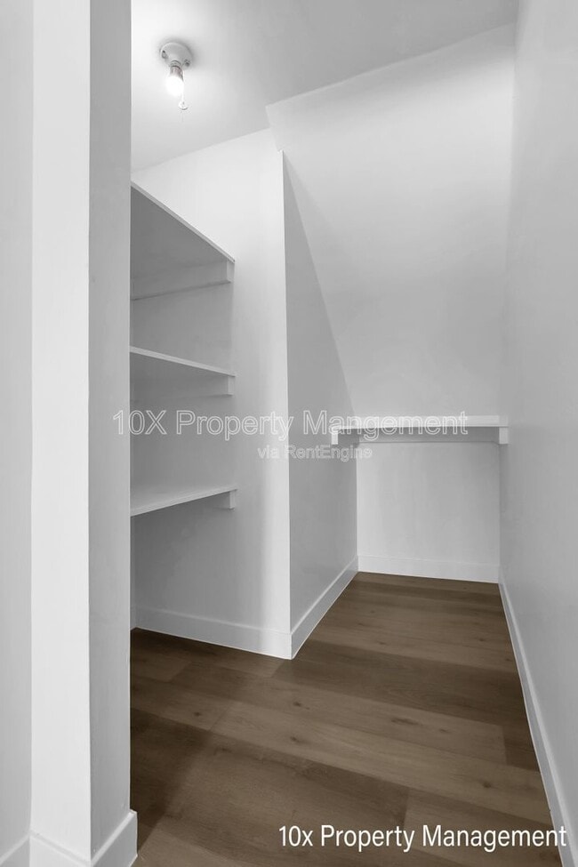 Building Photo - 4403 Paxton Dr S