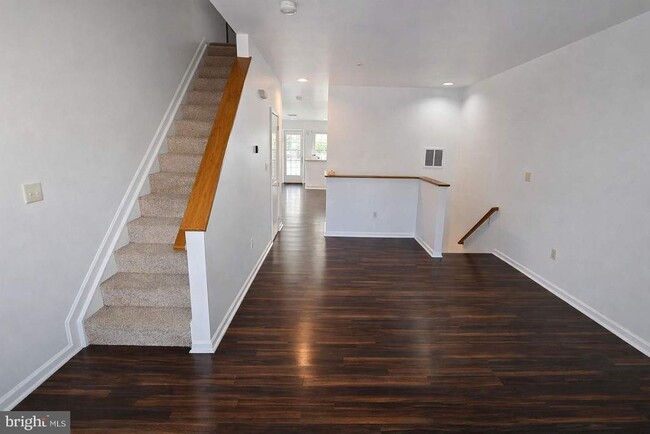 Building Photo - 43 Bank Spring Ct